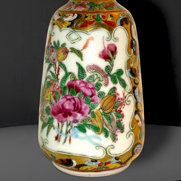 Vintage Chinese Rose Medallion Gilt Vase w/ Handpainted Flowers & Butterflies 6" - Picture 6 of 14
